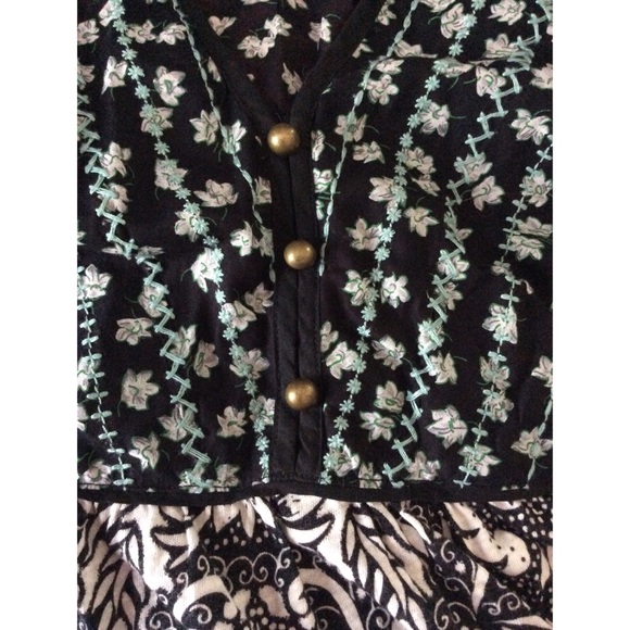 Akemi + Kin sleeveless blouse - Picture 3 of 5